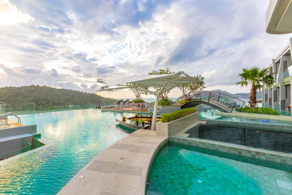 Crest Resort & Pool Villas-2